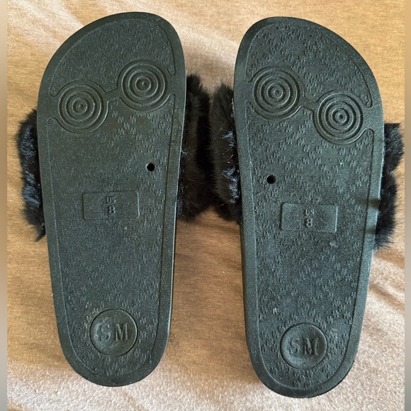 Steve Madden black fuzzy slide - Picture 4 of 4
